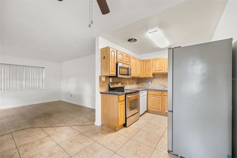 House in Gainesville, Florida 4 bedrooms, 200.67 sq.m. № 2403666 - photo 7