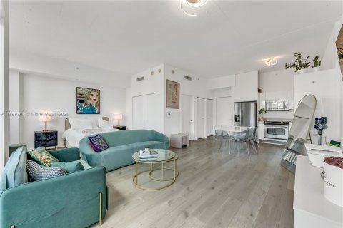 Снять в аренду кондоминиум в Майами, Флорида 1 спальня, 60.48м2, № 1942545 - фото 13