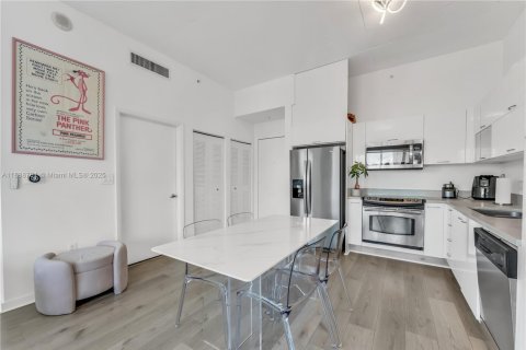 Снять в аренду кондоминиум в Майами, Флорида 1 спальня, 60.48м2, № 1942545 - фото 5
