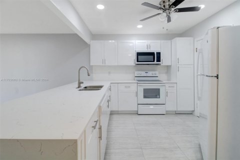 Copropriété à vendre à Lauderhill, Floride: 2 chambres, 98.2 m2 № 1939360 - photo 1