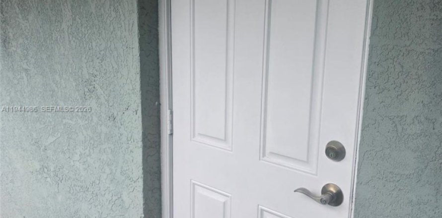 Appartement à Hollywood, Floride 1 chambre № 2001214