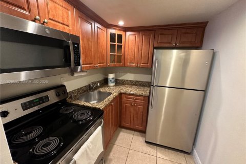 Copropriété à louer à Pinecrest, Floride: 1 chambre, 53.33 m2 № 1987420 - photo 4