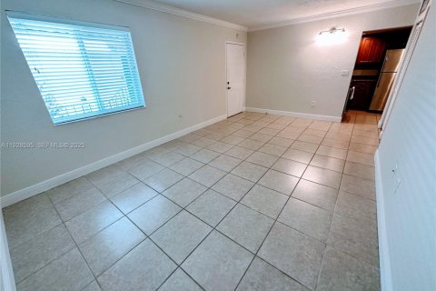 Copropriété à louer à Pinecrest, Floride: 1 chambre, 53.33 m2 № 1987420 - photo 3