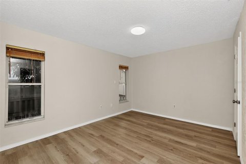 House in New Port Richey, Florida 2 bedrooms, 110.18 sq.m. № 1885434 - photo 7