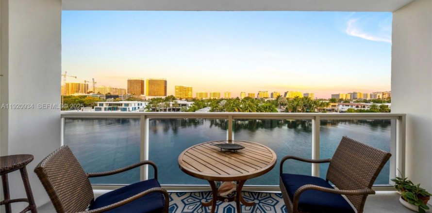 Condo à Bay Harbor Islands, Floride, 1 chambre  № 1977359