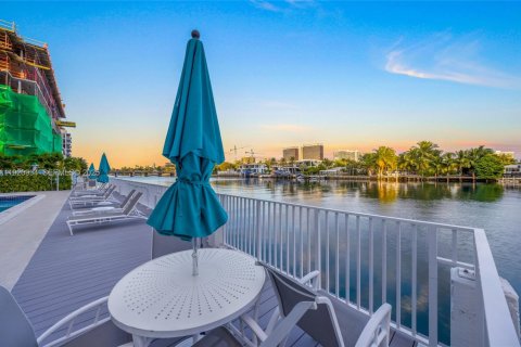 Copropriété à vendre à Bay Harbor Islands, Floride: 1 chambre, 100.33 m2 № 1977359 - photo 27