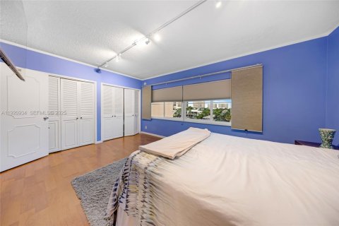 Copropriété à vendre à Bay Harbor Islands, Floride: 1 chambre, 100.33 m2 № 1977359 - photo 21