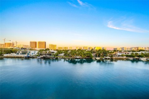 Copropriété à vendre à Bay Harbor Islands, Floride: 1 chambre, 100.33 m2 № 1977359 - photo 2