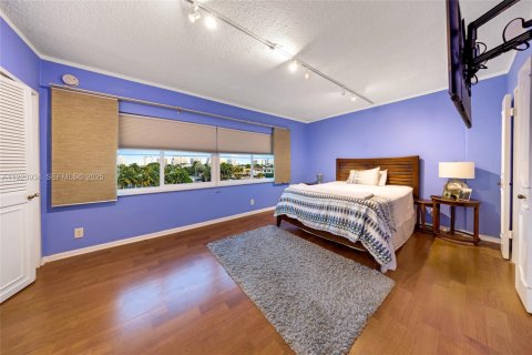 Copropriété à vendre à Bay Harbor Islands, Floride: 1 chambre, 100.33 m2 № 1977359 - photo 17