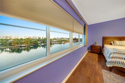 Copropriété à vendre à Bay Harbor Islands, Floride: 1 chambre, 100.33 m2 № 1977359 - photo 18