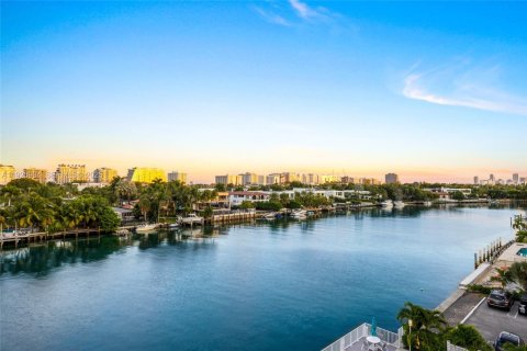 Copropriété à vendre à Bay Harbor Islands, Floride: 1 chambre, 100.33 m2 № 1977359 - photo 8