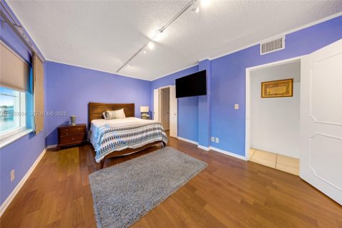 Copropriété à vendre à Bay Harbor Islands, Floride: 1 chambre, 100.33 m2 № 1977359 - photo 19