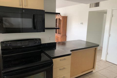 Condo in Fort Lauderdale, Florida, 1 bedroom  № 2182903 - photo 2