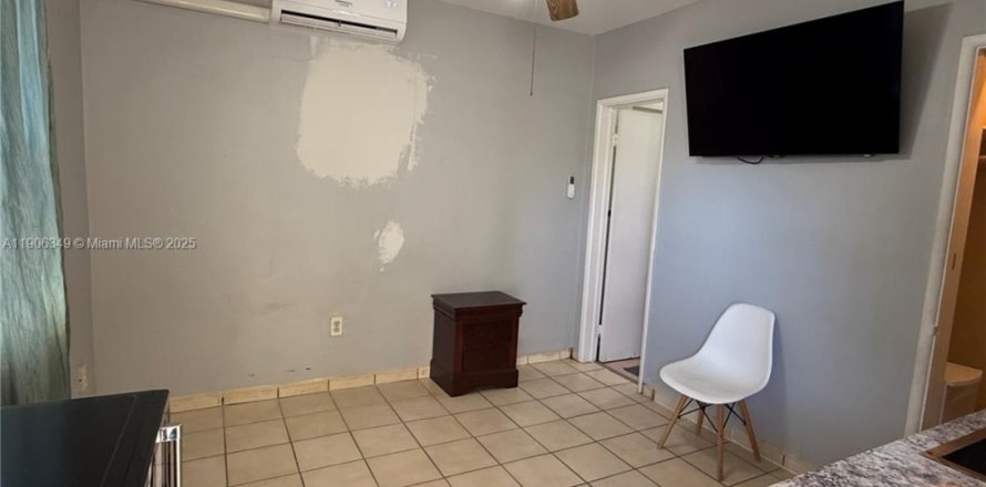 Immobilier commercial à Hialeah, Floride 1 chambre, 168.9 m2 № 1956919
