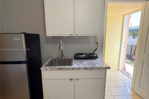 Immobilier commercial à louer à Hialeah, Floride: 1 chambre, 168.9 m2 № 1956919 - photo 10
