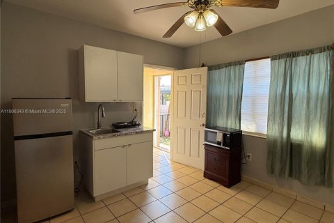 Immobilier commercial à louer à Hialeah, Floride: 1 chambre, 168.9 m2 № 1956919 - photo 5