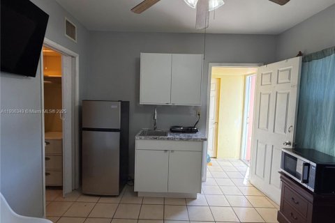 Immobilier commercial à louer à Hialeah, Floride: 1 chambre, 168.9 m2 № 1956919 - photo 4