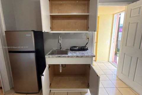 Immobilier commercial à louer à Hialeah, Floride: 1 chambre, 168.9 m2 № 1956919 - photo 11