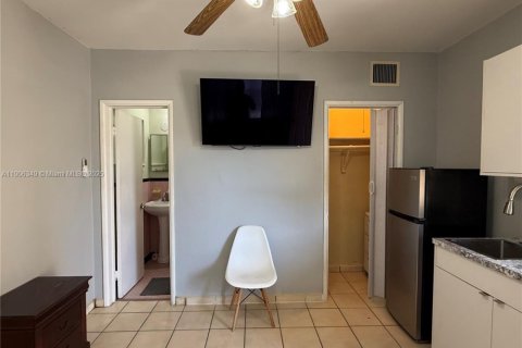 Immobilier commercial à louer à Hialeah, Floride: 1 chambre, 168.9 m2 № 1956919 - photo 2