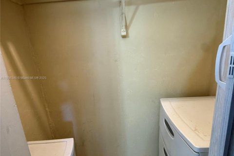 Immobilier commercial à louer à Hialeah, Floride: 1 chambre, 168.9 m2 № 1956919 - photo 8