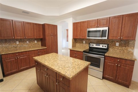 Снять в аренду виллу или дом в Майами, Флорида 4 спальни, 289.95м2, № 1957979 - фото 4