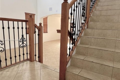 Снять в аренду виллу или дом в Майами, Флорида 4 спальни, 289.95м2, № 1957979 - фото 22