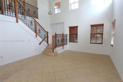 Снять в аренду виллу или дом в Майами, Флорида 4 спальни, 289.95м2, № 1957979 - фото 13