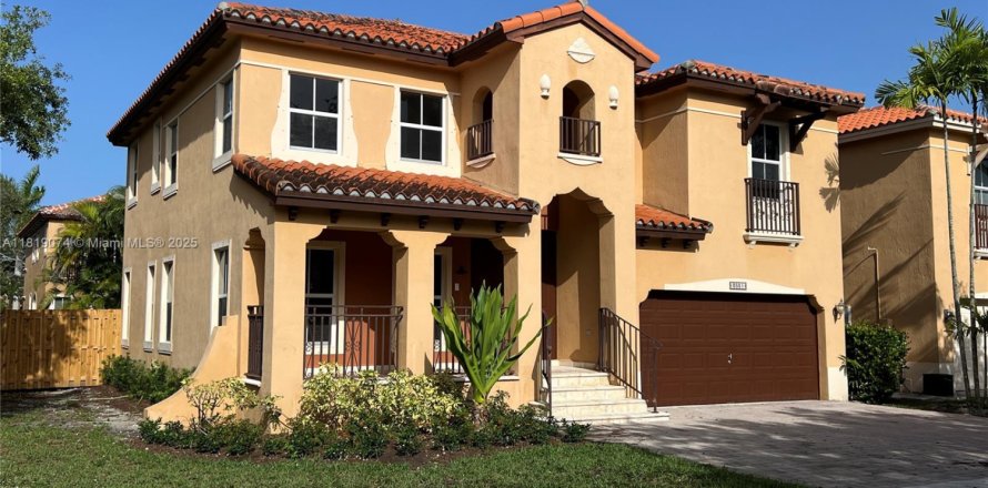 Дом в Майами, Флорида 4 спальни, 289.95м2 № 1957979