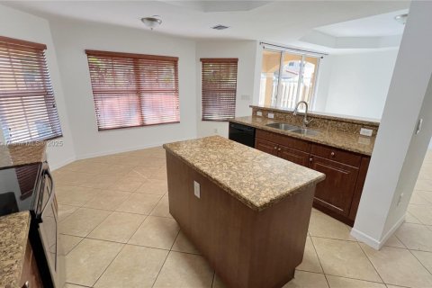 Снять в аренду виллу или дом в Майами, Флорида 4 спальни, 289.95м2, № 1957979 - фото 8