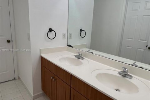 Снять в аренду виллу или дом в Майами, Флорида 4 спальни, 289.95м2, № 1957979 - фото 30