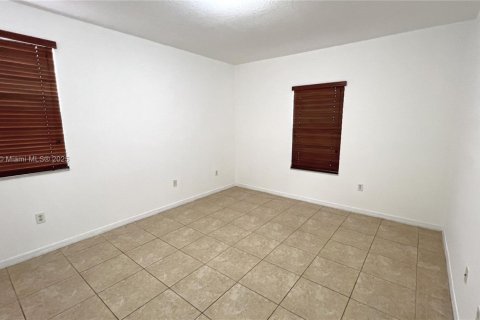 Снять в аренду виллу или дом в Майами, Флорида 4 спальни, 289.95м2, № 1957979 - фото 25