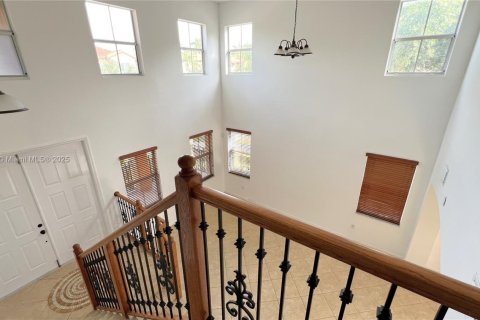 Снять в аренду виллу или дом в Майами, Флорида 4 спальни, 289.95м2, № 1957979 - фото 23