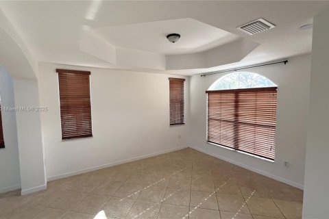 Снять в аренду виллу или дом в Майами, Флорида 4 спальни, 289.95м2, № 1957979 - фото 21