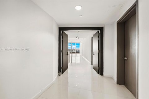 Купить кондоминиум в Майами, Флорида 3 спальни, 199.28м2, № 1994430 - фото 18