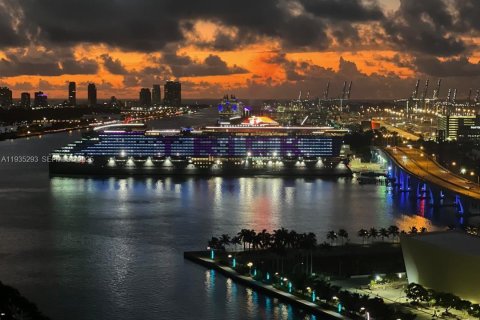 Купить кондоминиум в Майами, Флорида 3 спальни, 199.28м2, № 1994430 - фото 25