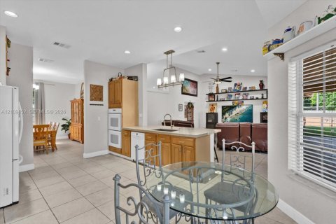 Villa ou maison à vendre à Miami, Floride: 4 chambres, 251.95 m2 № 2431331 - photo 17