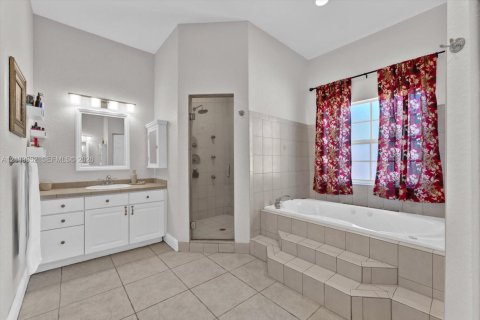 Villa ou maison à vendre à Miami, Floride: 4 chambres, 251.95 m2 № 2431331 - photo 21