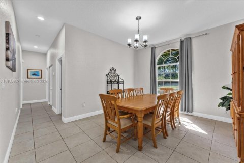Villa ou maison à vendre à Miami, Floride: 4 chambres, 251.95 m2 № 2431331 - photo 10