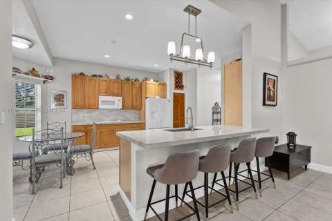 Villa ou maison à vendre à Miami, Floride: 4 chambres, 251.95 m2 № 2431331 - photo 14