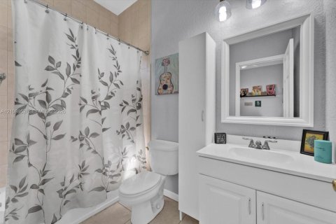 Villa ou maison à vendre à Miami, Floride: 4 chambres, 251.95 m2 № 2431331 - photo 25