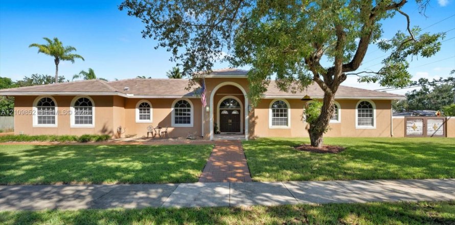 Villa ou maison à Miami, Floride 4 chambres, 251.95 m2 № 2431331