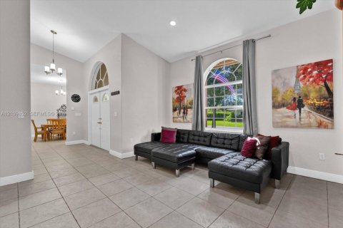Villa ou maison à vendre à Miami, Floride: 4 chambres, 251.95 m2 № 2431331 - photo 5