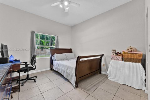 Villa ou maison à vendre à Miami, Floride: 4 chambres, 251.95 m2 № 2431331 - photo 26