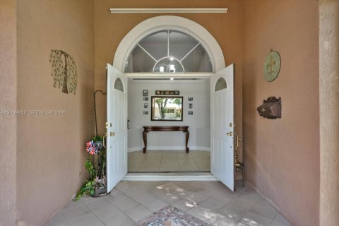 Villa ou maison à vendre à Miami, Floride: 4 chambres, 251.95 m2 № 2431331 - photo 3