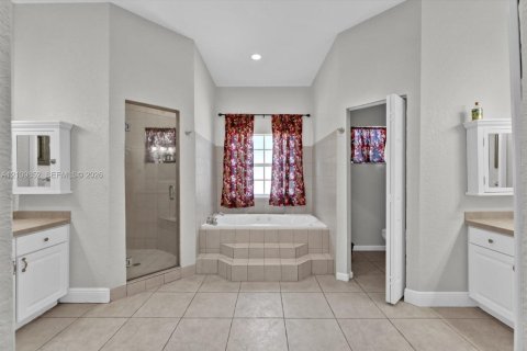 Villa ou maison à vendre à Miami, Floride: 4 chambres, 251.95 m2 № 2431331 - photo 20