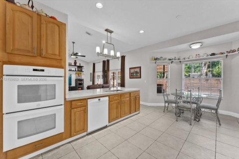 Villa ou maison à vendre à Miami, Floride: 4 chambres, 251.95 m2 № 2431331 - photo 15