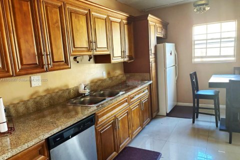 House in Miami Gardens, Florida 3 bedrooms, 183.2 sq.m. № 1869893 - photo 4