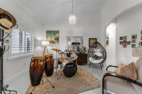 Villa ou maison à vendre à Miami, Floride: 4 chambres, 194.35 m2 № 1968686 - photo 8
