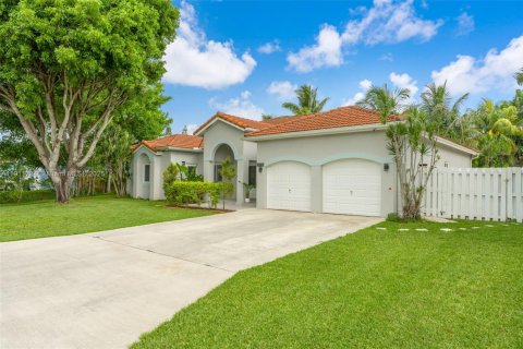 Villa ou maison à vendre à Miami, Floride: 4 chambres, 194.35 m2 № 1968686 - photo 2