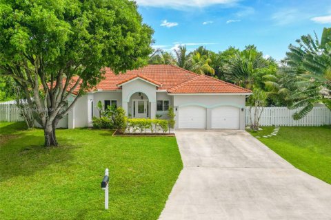 Villa ou maison à vendre à Miami, Floride: 4 chambres, 194.35 m2 № 1968686 - photo 1